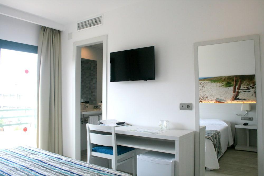 Hostal Rosales Es Pujols Extérieur photo