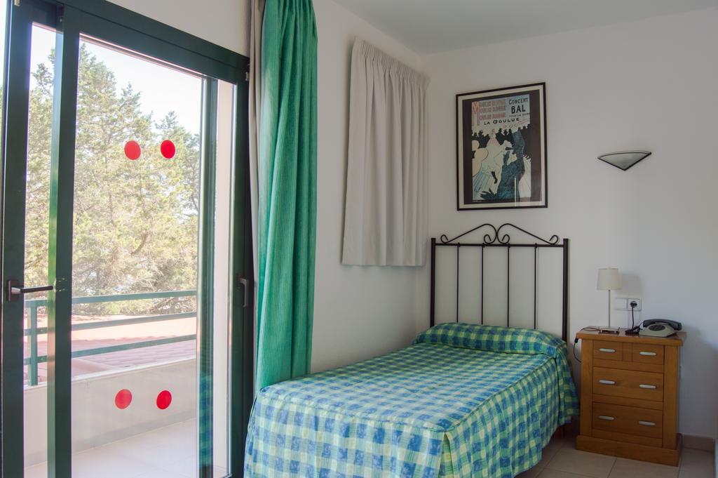Hostal Rosales Es Pujols Chambre photo
