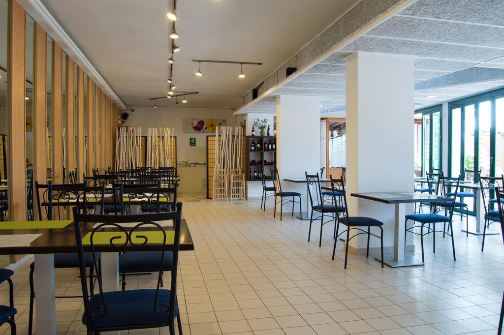 Hostal Rosales Es Pujols Extérieur photo