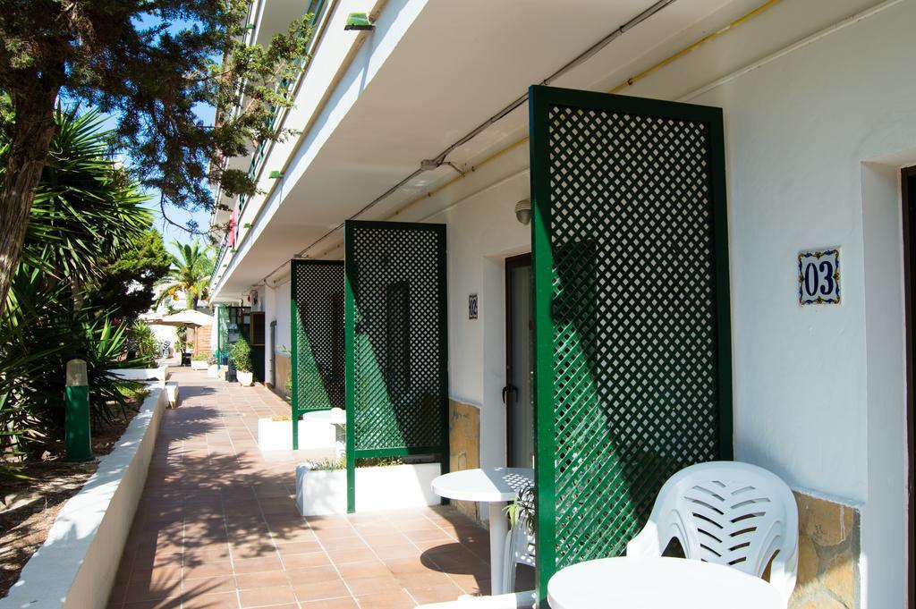 Hostal Rosales Es Pujols Extérieur photo