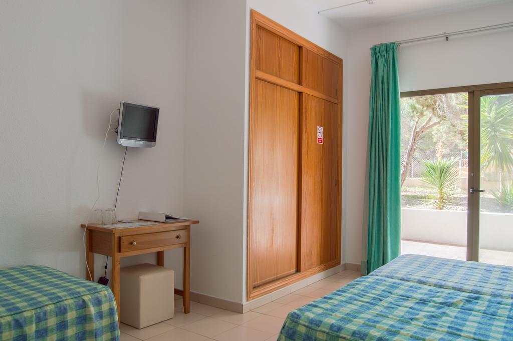 Hostal Rosales Es Pujols Chambre photo