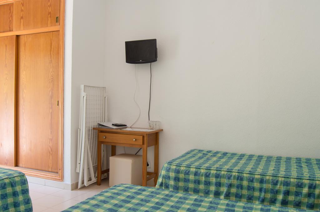 Hostal Rosales Es Pujols Extérieur photo