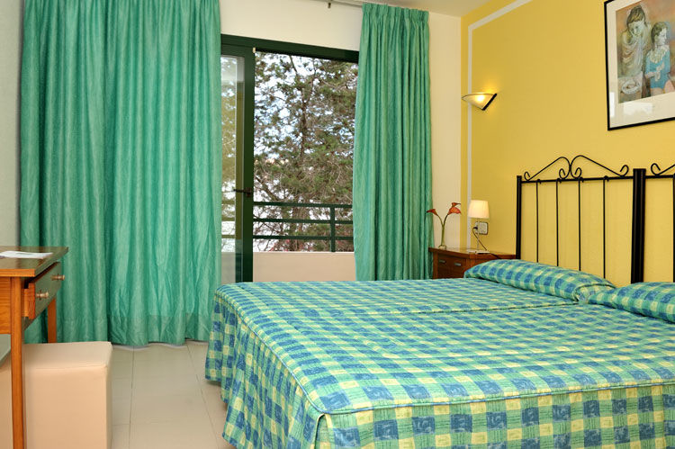 Hostal Rosales Es Pujols Extérieur photo