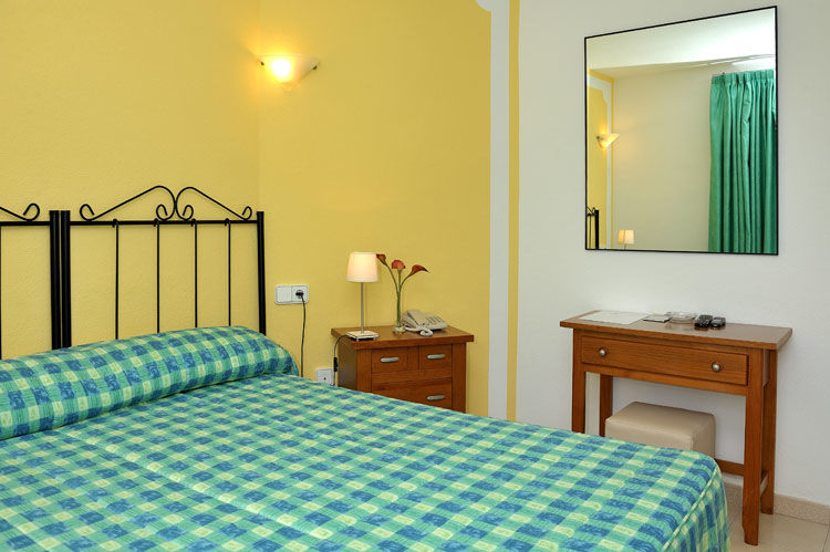 Hostal Rosales Es Pujols Extérieur photo