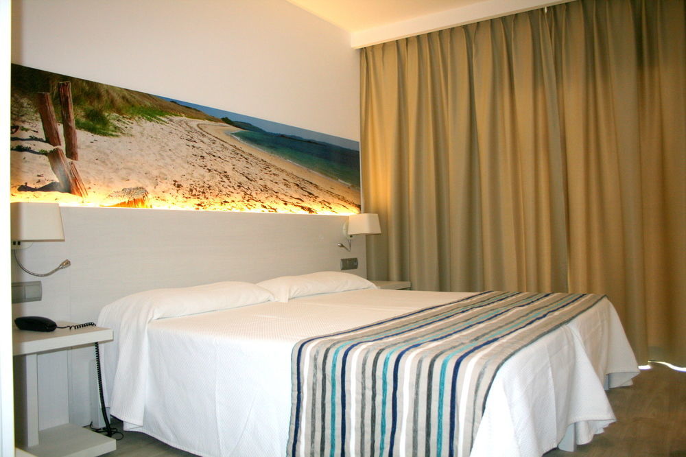 Hostal Rosales Es Pujols Extérieur photo