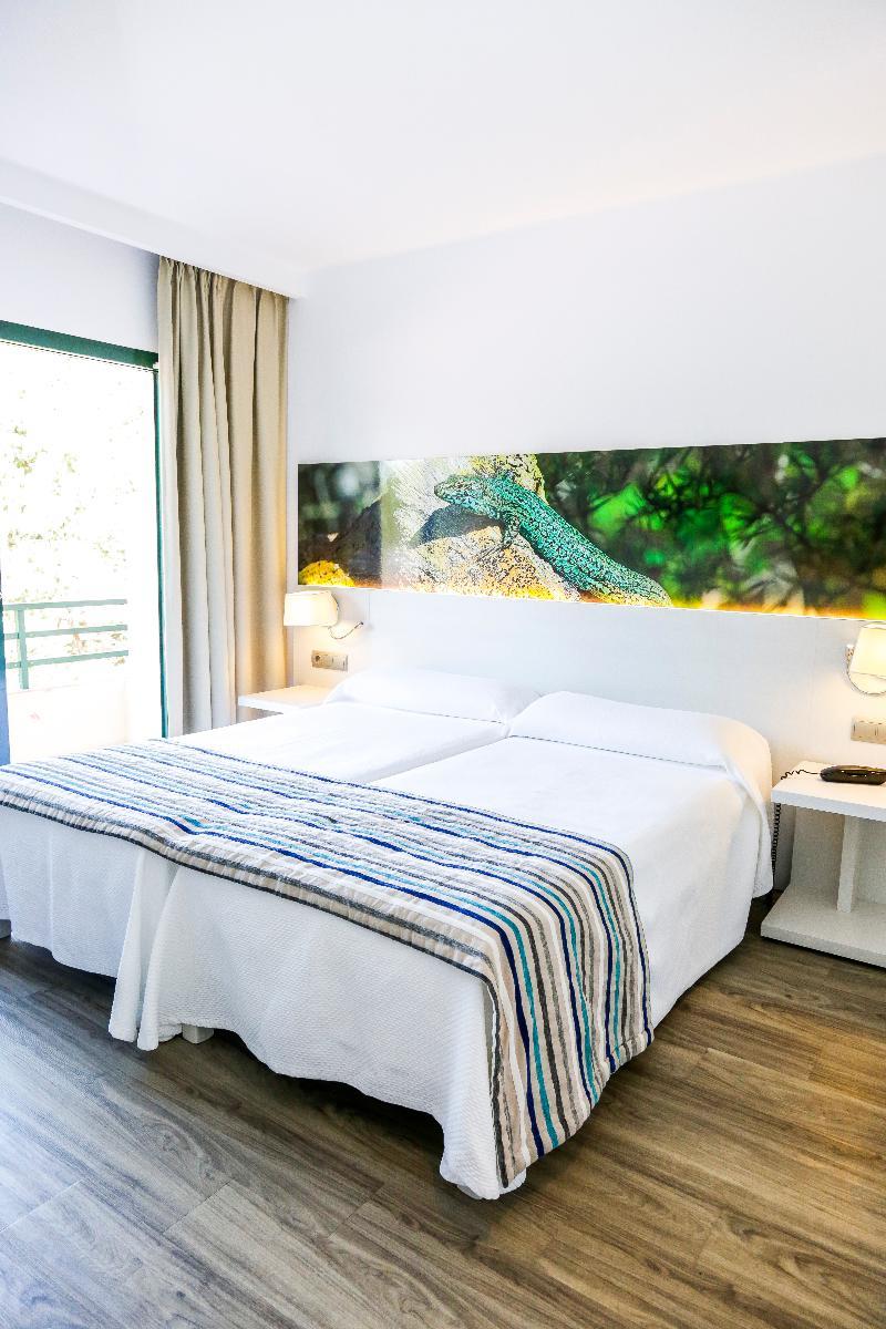 Hostal Rosales Es Pujols Extérieur photo